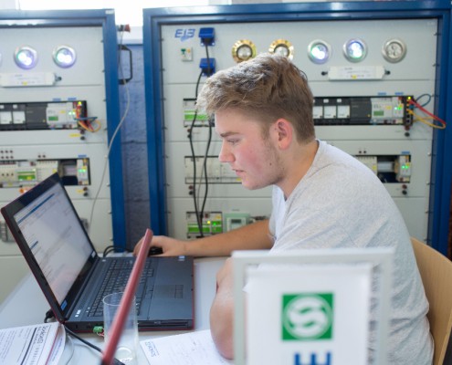 15-internationaler-lehrlingswettbewerb-der-elektrotechniker---56-oktober-2017_37589295111_o