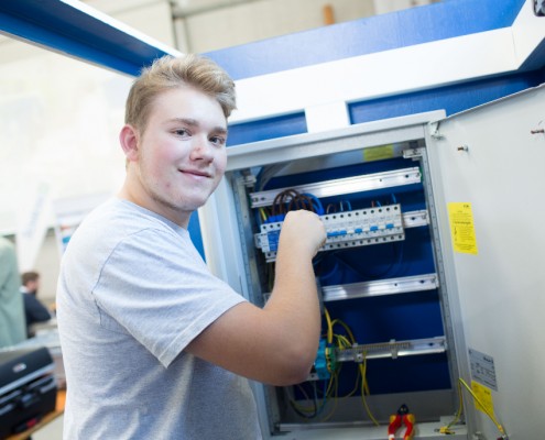 15-internationaler-lehrlingswettbewerb-der-elektrotechniker---56-oktober-2017_37589298281_o