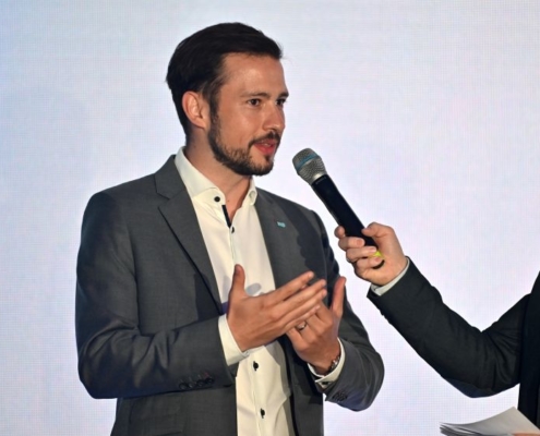 2021-05-27 18-24-42_2